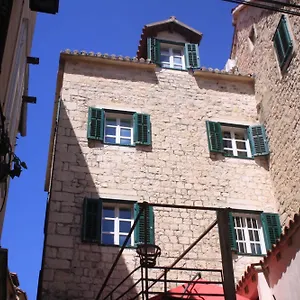 4* Pensión Toni Palace