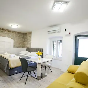 4* Pensión Kate